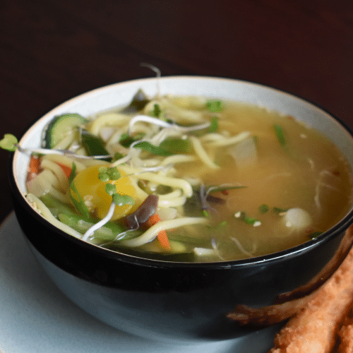 Spezial-Nudelsuppe (vegetarisch)
