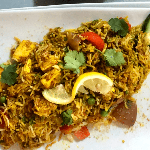 Indischer Käse-Gemüse Biryani (vegetarisch)