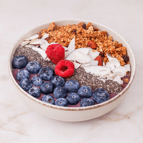 Acai Bowl mit Beeren