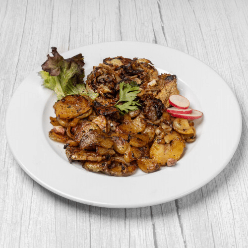 Rostbrätl mit Bratkartoffeln und Zwiebeln