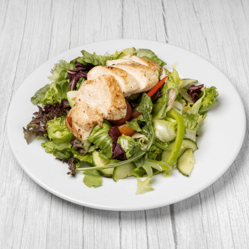 Großer gemischter Salat der Saison - mit Hähnchen