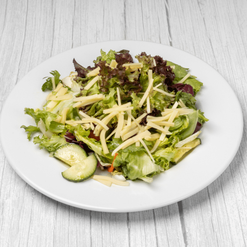 Großer gemischter Salat der Saison - mit Käse