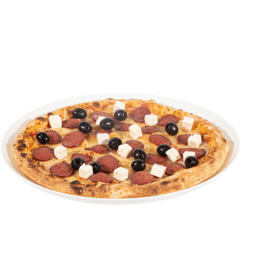 Pizza mit Sucuk, Hirtenkäse und Oliven