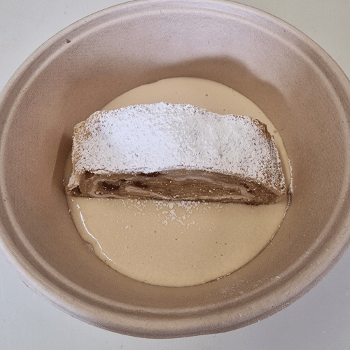 Apfelstrudel auf Vanille Sauce