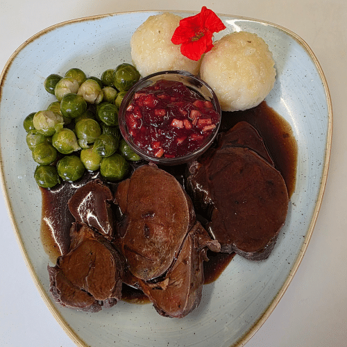 Rehbraten aus der Keule geschnitten