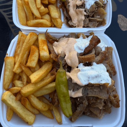 Döner Teller mit belgischen Pommes frites
