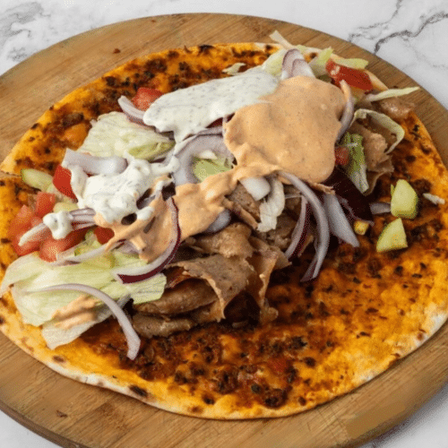 Türkische Pizza mit Dönerfleisch