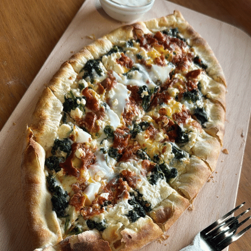 Pide Spinat, Ei, Weichkäse