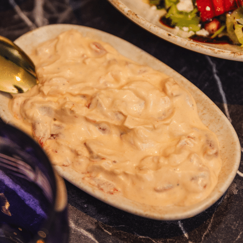 Joghurt-Dip mit gerösteter Paprika