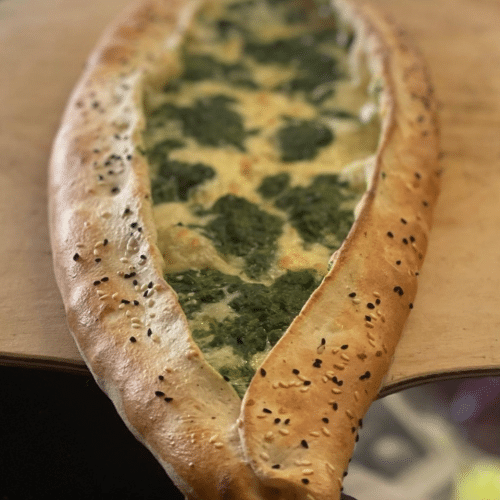 Pide mit Spinat und Käse