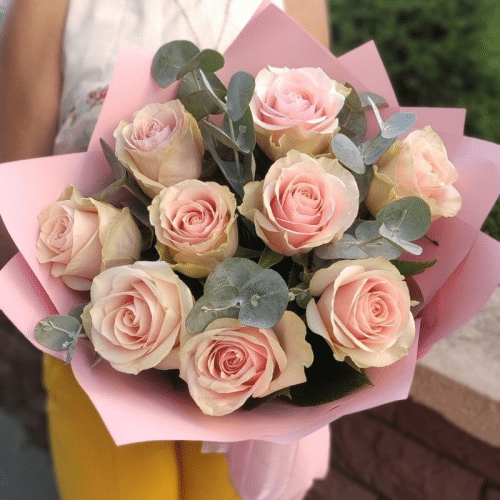 9 Rosen mit Eucalyptus