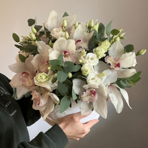 Blumenstrauß mit Orchideen in Box