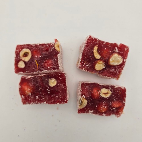 Lokum Süßware mit Granatapfel und Haselnuss
