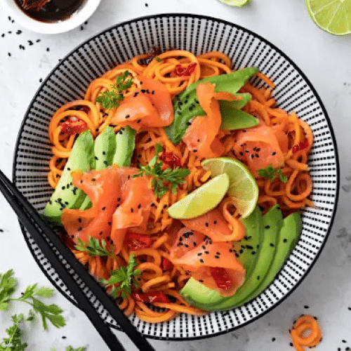 Bunter Süßkartoffel Fadennudeln Salat