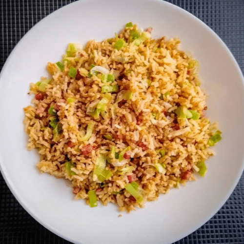 Gebratener Eierreis mit Maishähnchen