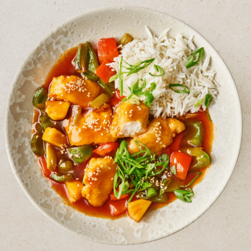 Knuspriger Pangasius mit Süß-Sauer-Sauce und Gemüse
