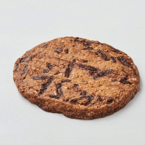 Riesenkeks mit Schokolade und Nüssen