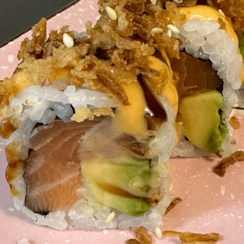 Lachs Avo Röstzwiebeln Rolle