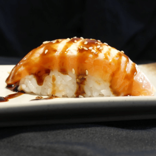 Nigiri flambierter Lachs