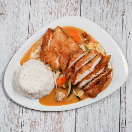 Gebackenes paniertes Hähnchenbrustfilet - Roter Currysoße