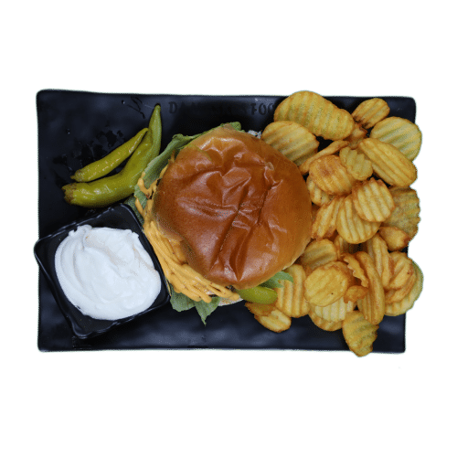 Chili-Cheeseburger mit Pommes frites