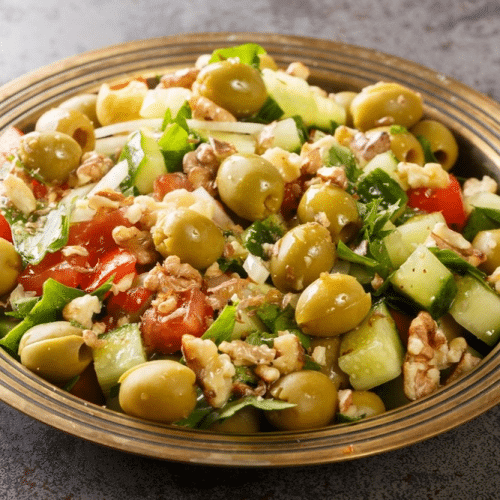 Rengarenk Zeytin Salatasi (vegetarisch)
