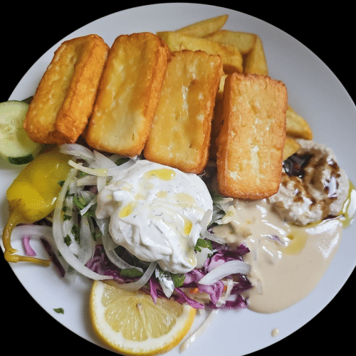 Halloumi-Teller mit Kraut und Salat