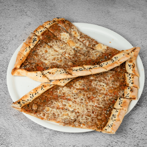 Pide Hackfleisch mit Käse