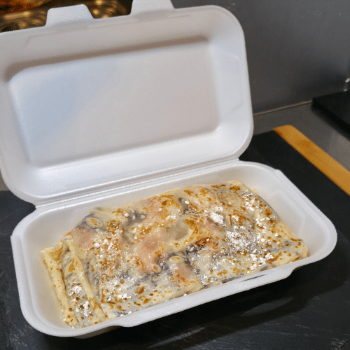 Blini mit frischen Erdbeeren und Nutella