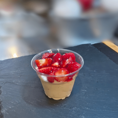 Panna Cotta mit Erdbeeren und Erdbeersoße