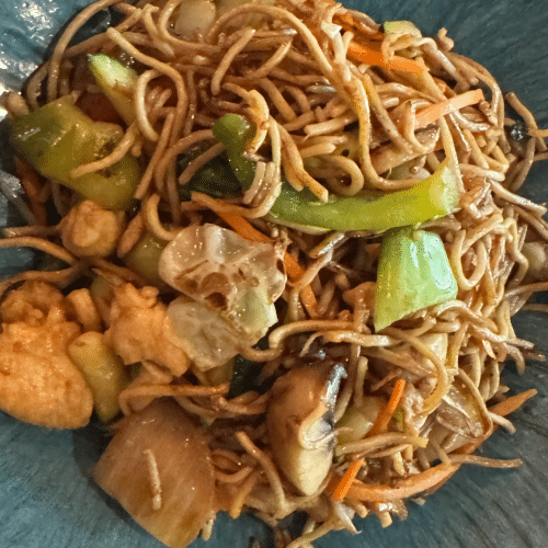 Mittagsmenü - Gebratene Nudeln mit Hähnchen