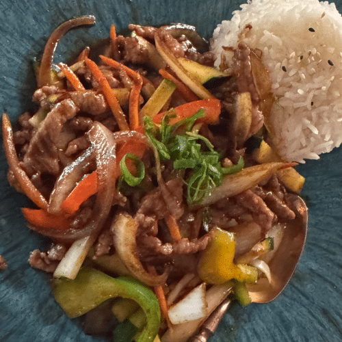 Mittagsmenü - Gebratene Rindfleischstreifen