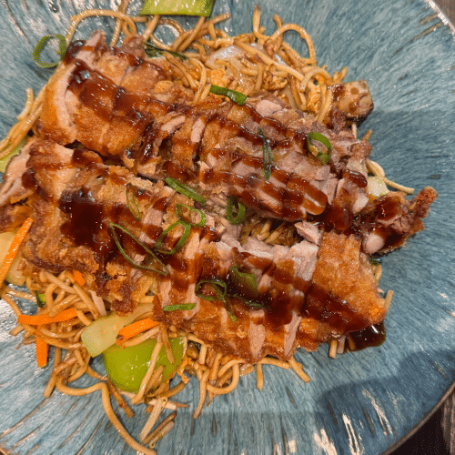 Mittagsmenü - Knusprige Ente mit Nudeln