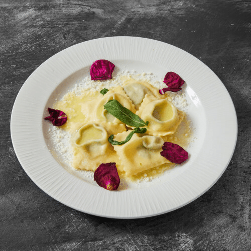 Ravioli di Spinaci in Butter und Salbei