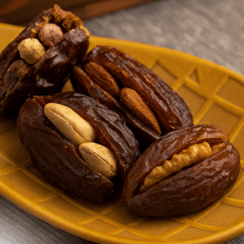 Datteln mit Cashewkernen