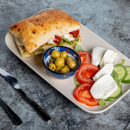 Mozzarella-Sandwich mit Pesto-Sauce