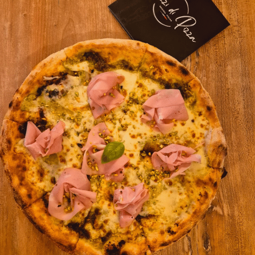 Pizza Mortadella e Pistacchio