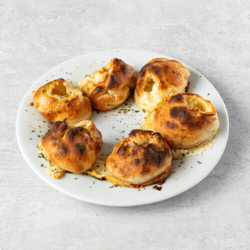 Pizzabrötchen mit Peperoni und Zwiebeln