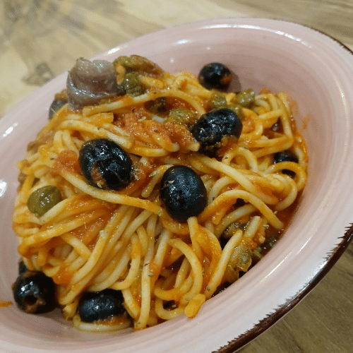 Spaghetti Puttanesca (leicht scharf)