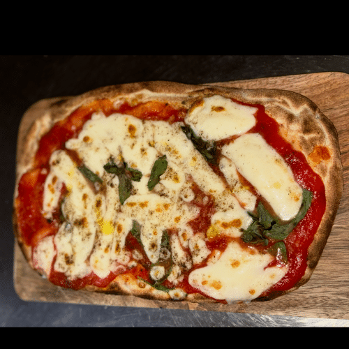 Pinsa romana ( provola e pepe )