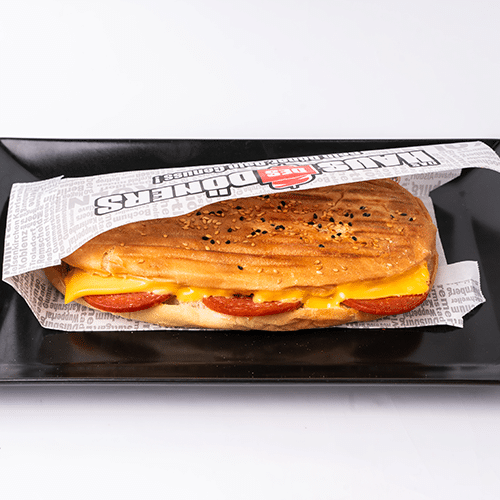 Toast mit Schmelzkäse & Sucuk