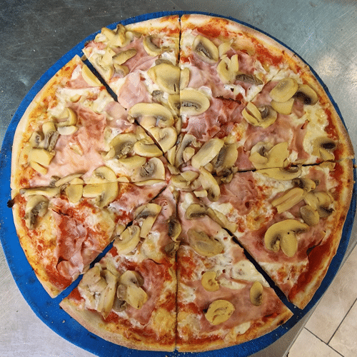 Pizza Schinken und Pilze
