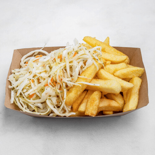 Pommes frites und Krautsalat