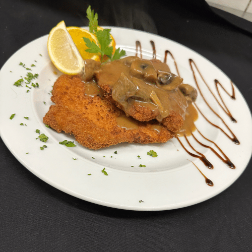 Schweineschnitzel mit Rahm-Champignonsauce