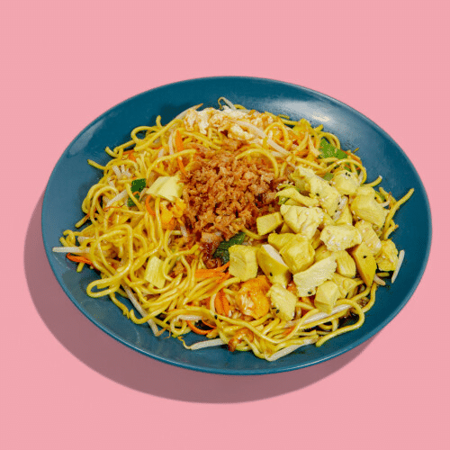 Gebratene Nudeln mit Hähnchenfleisch