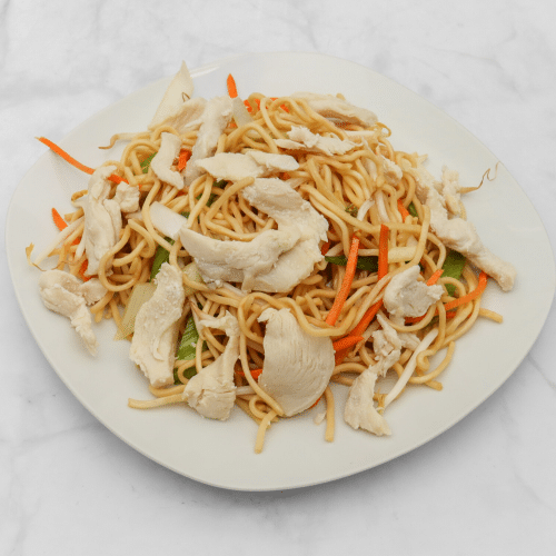 Gebratene Nudeln mit Hühnerfleisch, Eiern