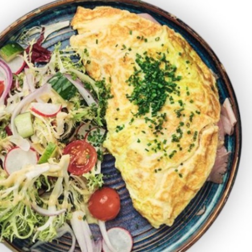 Omelette Thunfisch mit Beilage Salat