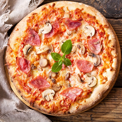 Pizza Salami mit Schinken und Champignons