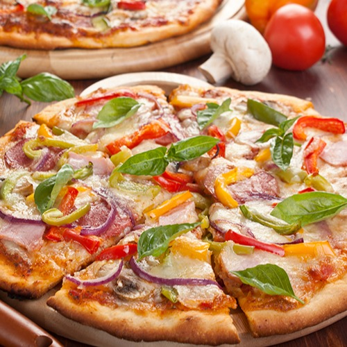 Pizza Schinken mit Zwiebeln