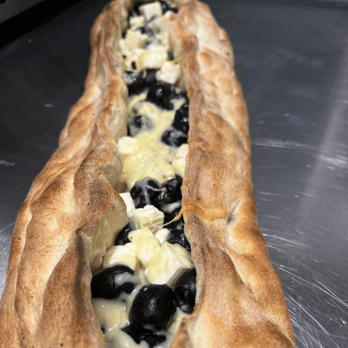 Börek mit Oliven und Käse